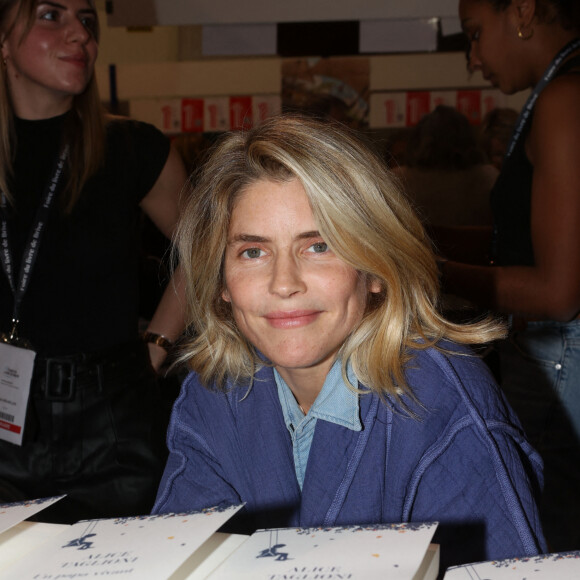 Alice Taglioni - 41e Foire du Livre de Brive dans La Halle Brassens, à Brive-la-Gaillarde, le 11 novembre 2023. © Jean-Marc-Lhomer/Bestimage