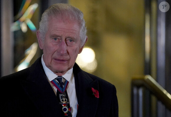 Le roi Charles III d'Angleterre dévoile une statue de la reine Élisabeth II à son arrivée au Royal British Legion Festival of Remembrance au Royal Albert Hall à Londres : samedi 11 novembre 2023.