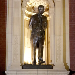 Une statue du prince Philip dévoilée par la reine Camilla (Camilla Parker Bowles, reine consort d'Angleterre) à son arrivée au Royal British Legion Festival of Remembrance au Royal Albert Hall à Londres : samedi 11 novembre 2023.