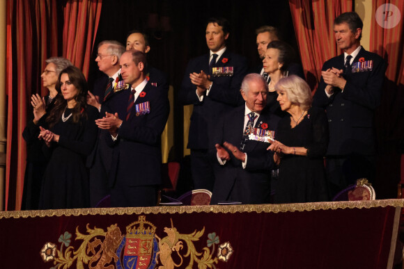 Kate Middleton, princesse de Galles, le prince William, prince de Galles, Le roi Charles III d'Angleterre et Camilla Parker Bowles, reine consort d'Angleterre, la princesse Anne - La famille royale assiste au Royal British Legion Festival of Remembrance au Royal Albert Hall à Londres le 11 novembre 2023. 