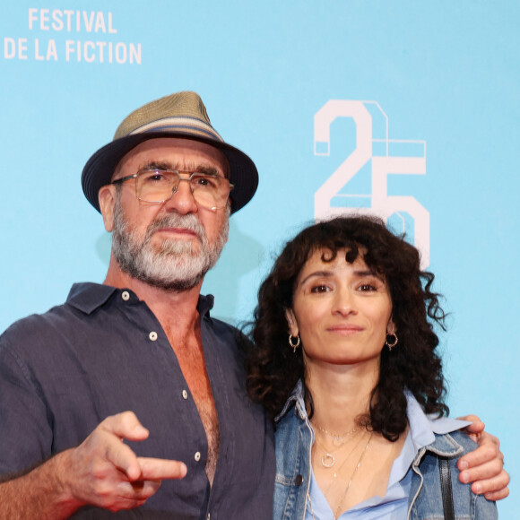 Le mari de Rachida Brakni vient de sortir son premier EP
 
Eric Cantona et Rachida Brakni - Photocall de la série "Brigade anonyme" lors de la 25ème édition du Festival de la fiction de la Rochelle le 13 septembre 2023. © Denis Guignebourg / Bestimage