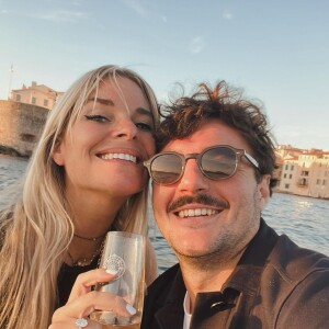 La fille de Bernard Tapie a partagé la nouvelle de son futur mariage avec Baptiste Germain sur Instagram
Sophie Tapie a été demandée en mariage par son amoureux, le rugbyman Baptiste Germain