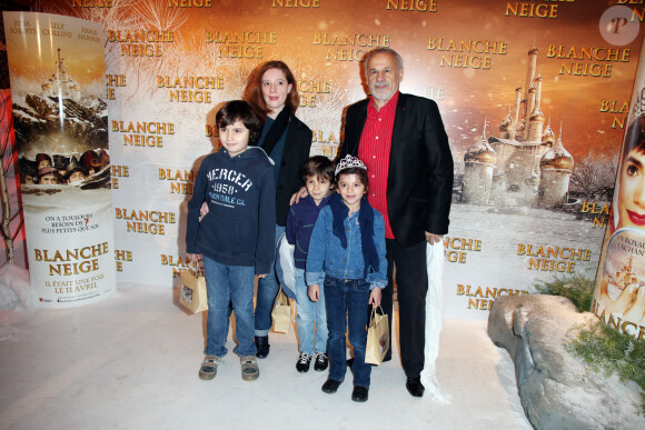 Francis Perrin, Gersende et leurs enfants - Première du film "Blanche Neige" à Gaumont Opéra à Paris, le 1 avril 2012.