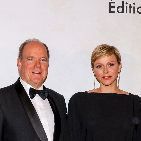 Complices, élégants et souriants, ils ont procédé à la remise en service des deux canons de salut datant de 1881 ce mercredi 15 novembre 2023
Le prince Albert II de Monaco et la princesse Charlène de Monaco - 3ème édition du "Festival des Etoilés Monte-Carlo" face à 7 étoiles Michelin un spectacle culinaire 4 chefs étoilés à la Salle Empire de l'Hôtel de Paris Monte-Carlo à Monaco, le 11 novembre 2023. © Claudia Albuquerque/Bestimage