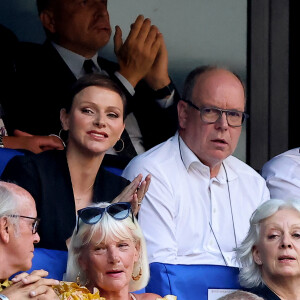 La princesse Charlene de Monaco et le prince Albert II dans les tribunes lors du match de rugby entre l'Afrique du Sud et l'Écosse (18-3) au stade Vélodrome à Marseille le 10 septembre 2023. © Dominique Jacovides / Bestimage