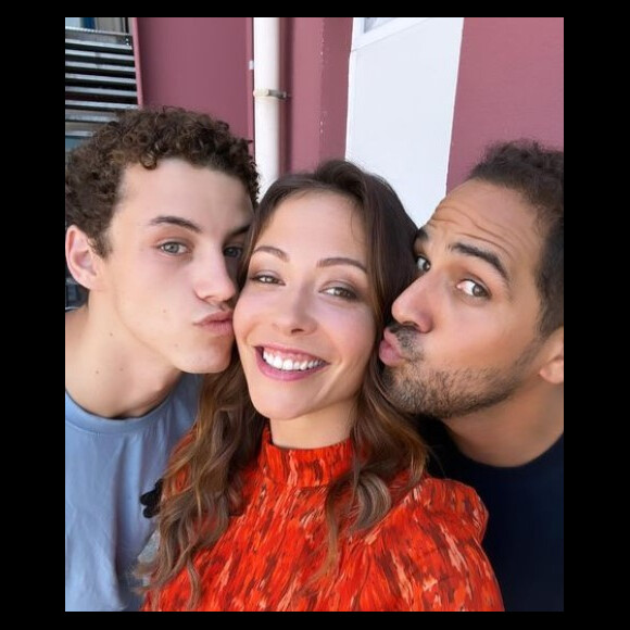 Alors qu'elle vient de quitter temporairement "Demain nous appartient", Dounia Coesens sera bientôt de retour sur le petit écran, à l'affiche de "Tom et Lola".
Dounia Coesens sur le tournage de la série Demain nous appartient.