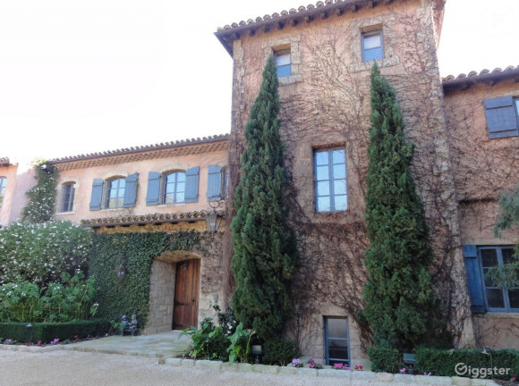 Le manoir de 14 millions de dollars de Harry et Meghan à Montecito, en Californie, a été mis en location pour 700 $ de l'heure sur le site web Giggster.