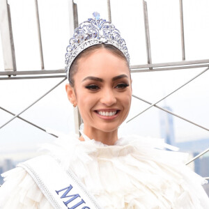 La gagnante succèdera à R'Bonney Gabriel, élue Miss Univers 2022 le 14 janvier 2023.
La nouvelle Miss Univers R'Bonney Gabriel visite l'Empire State Building à New York >City, New York, ETats-Unis, le 16 janvier 2023.