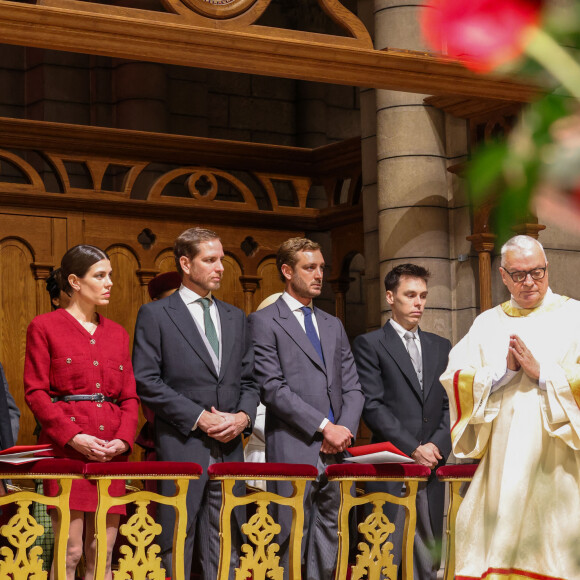 Charlotte Casiraghi, Pierre Casiraghi, Andrea Casiraghi, Louis Ducruet - La famille princière monégasque assiste à la messe d'action de grâce avec Te Deum lors de la la fête nationale de Monaco, en la cathédrale Notre-Dame Immaculée, le 19 novembre 2023. © Jean-Charles Vinaj / Poll Monaco / Bestimage 