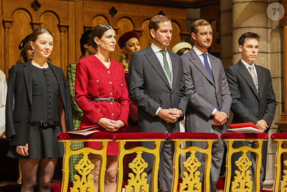 La princesse Alexandra de Hanovre, Charlotte Casiraghi, Pierre Casiraghi, Andrea Casiraghi, Louis Ducruet - La famille princière monégasque assiste à la messe d'action de grâce avec Te Deum lors de la la fête nationale de Monaco, en la cathédrale Notre-Dame Immaculée, le 19 novembre 2023. © Jean-Charles Vinaj / Poll Monaco / Bestimage 