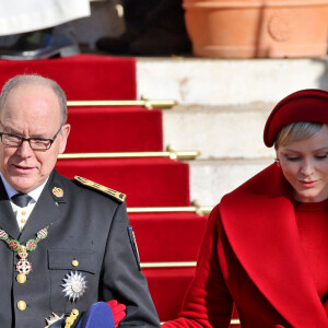 Le prince Albert II et la princesse Charlene de Monaco - La famille princière de Monaco à la sortie de la cathédrale Notre-Dame Immaculée pour la messe solennelle d'action de grâce et un Te Deum, à l'occasion de la Fête Nationale de Monaco. Le 19 novembre 2023 © Dominique Jacovides-Bruno Bebert / Bestimage 