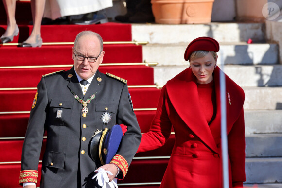 Le prince Albert II et la princesse Charlene de Monaco - La famille princière de Monaco à la sortie de la cathédrale Notre-Dame Immaculée pour la messe solennelle d'action de grâce et un Te Deum, à l'occasion de la Fête Nationale de Monaco. Le 19 novembre 2023 © Dominique Jacovides-Bruno Bebert / Bestimage 