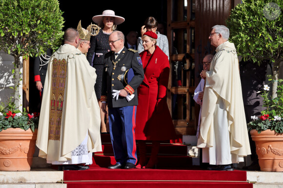 Le prince Albert II et la princesse Charlene de Monaco, la princesse Caroline de Hanovre et la princesse de Stéphanie de Monaco - La famille princière de Monaco à la sortie de la cathédrale Notre-Dame Immaculée pour la messe solennelle d'action de grâce et un Te Deum, à l'occasion de la Fête Nationale de Monaco. Le 19 novembre 2023 © Dominique Jacovides-Bruno Bebert / Bestimage 