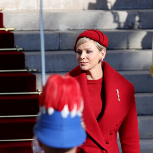 Le prince Albert II et la princesse Charlene de Monaco - La famille princière de Monaco à la sortie de la cathédrale Notre-Dame Immaculée pour la messe solennelle d'action de grâce et un Te Deum, à l'occasion de la Fête Nationale de Monaco. Le 19 novembre 2023 © Dominique Jacovides-Bruno Bebert / Bestimage 