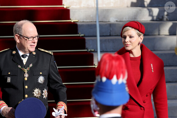 Le prince Albert II et la princesse Charlene de Monaco - La famille princière de Monaco à la sortie de la cathédrale Notre-Dame Immaculée pour la messe solennelle d'action de grâce et un Te Deum, à l'occasion de la Fête Nationale de Monaco. Le 19 novembre 2023 © Dominique Jacovides-Bruno Bebert / Bestimage 