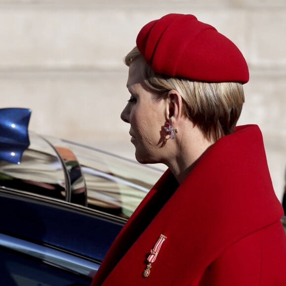 La princesse Charlene de Monaco - La famille princière de Monaco à la sortie de la cathédrale Notre-Dame Immaculée pour la messe solennelle d'action de grâce et un Te Deum, à l'occasion de la Fête Nationale de Monaco. Le 19 novembre 2023 © Dominique Jacovides-Bruno Bebert / Bestimage 