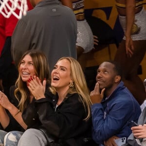 Adele et Rich Paul assistent au match de basket des Lakers à Los Angeles, le 20 mai 2023.