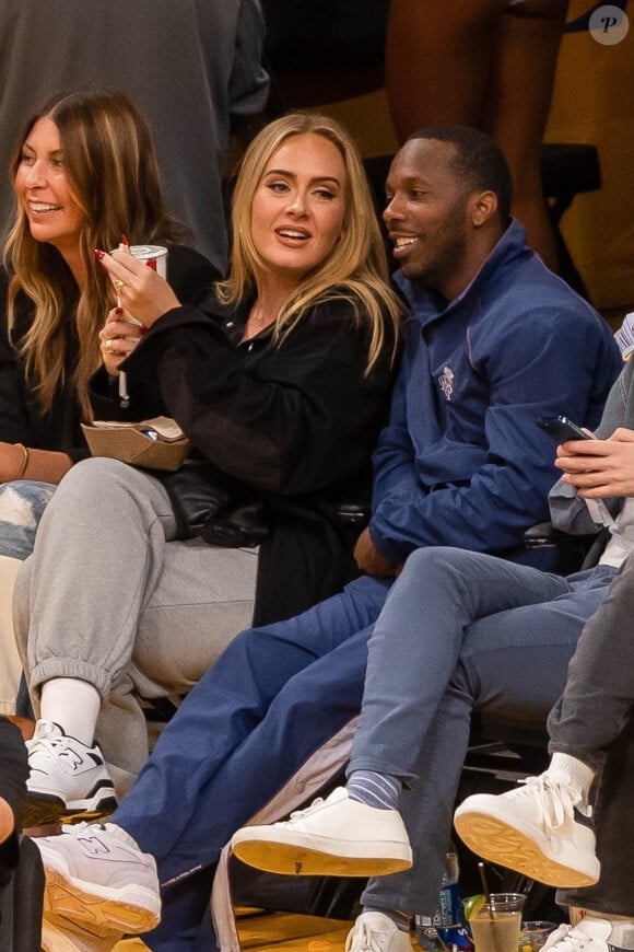 Adele se serait mariée !
 
Adele et Rich Paul assistent au match de basket des Lakers à Los Angeles.