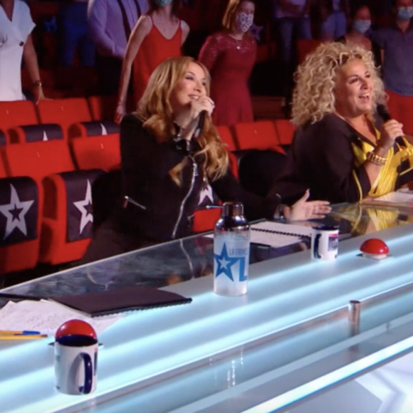 Elle sera comme d'habitude accompagnée par Eric Antoine, Marianne James et Sugar Sammy.
Eric Antoine, Hélène Ségara, Marianne James et Sugar Sammy dans "La France a un incroyable Talent 2020" - M6