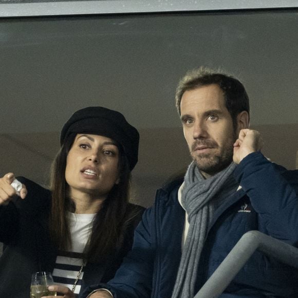 Richard Gasquet et sa compagne Clementine dans les tribunes lors de la demi-finale de la Coupe du Monde de Rugby opposant l'Argentine à la Nouvelle Zélande (6 - 44) au Stade de France à Saint-Denis, France, le 20 octobre 2023. © Cyril Moreau/Bestimage