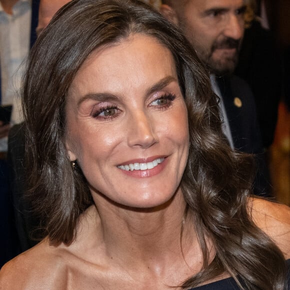 Ils avaient été invités aux 25 ans d'un journal espagnol, il faut dire que Letizia d'Espagne a été journaliste ! 
Letizia d'Espagne - Cérémonie de commémoration du 25ème anniversaire du journal La Razon, le 21 novembre 2023 à Madrid, Espagne