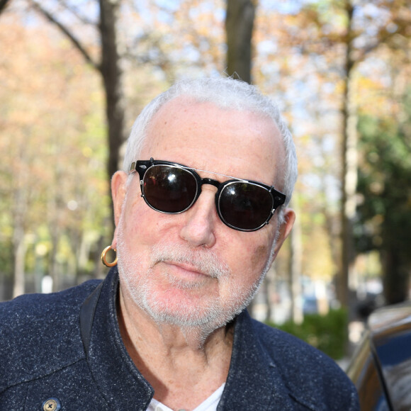 Le chanteur continue de mener tambour battant sa carrière à 77 ans
Exclusif - Bernard Lavilliers - Arrivées à l'enregistrement de l'émission "Vivement Dimanche" au Studio Gabriel à Paris, diffusée le 9 octobre 2022 sur France 3. Paris le 5 octobre 2022. © Giancarlo Gorassini / Bestimage