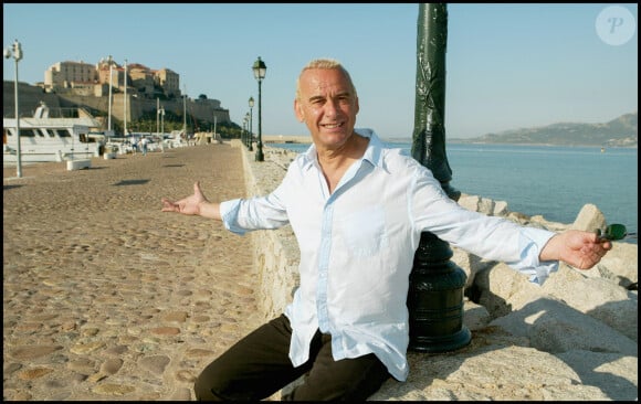 Il a posé ses valises en Corse
Michel Fugain lors de l'enregistrement de Vivement dimanche spécial Corse en 2005