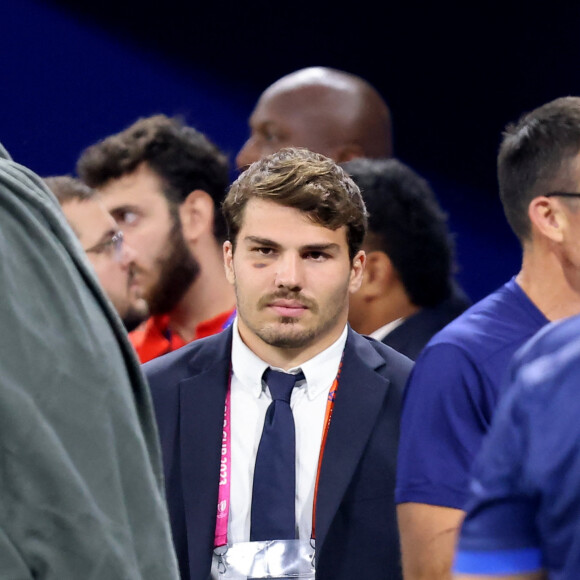 Antoine Dupont - Femmes de joueurs et joies à l'issue du match de Coupe du monde de rugby entre la France et l'Italie (60-7) à Lyon le 6 octobre 2023. © Cyril Moreau-Dominique Jacovides/Bestimage