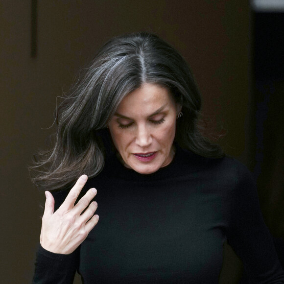 La reine Letizia d'Espagne à la sortie de la cérémonie de clôture du XVIe "Séminaire international sur la langue et le journalisme" au monastère de Yuso à San Millan de la Cogolla, Espagne, le 24 novembre 2023. 