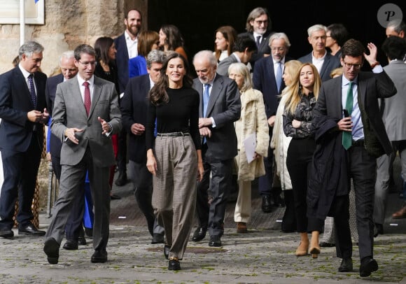 La reine Letizia d'Espagne à la sortie de la cérémonie de clôture du XVIe "Séminaire international sur la langue et le journalisme" au monastère de Yuso à San Millan de la Cogolla, Espagne, le 24 novembre 2023. 