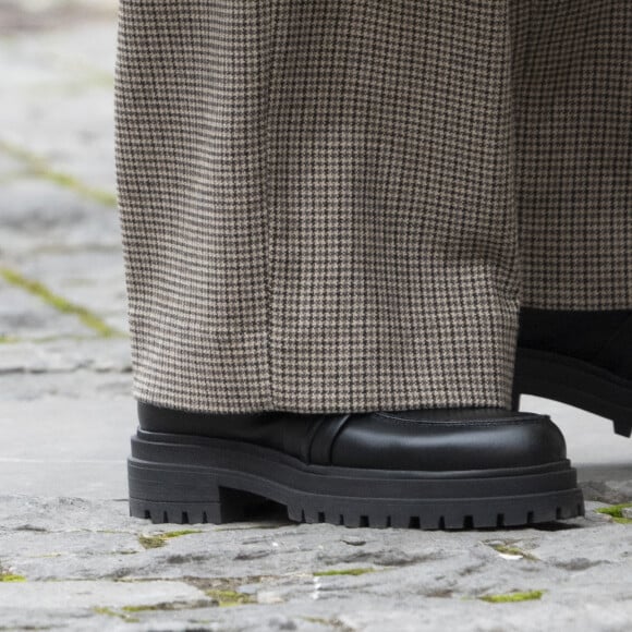  Elle portait une paire de gros mocassins en cuir noir à boucles dorées
La reine Letizia d'Espagne assiste à la cérémonie de clôture du XVIe "Séminaire international sur la langue et le journalisme" au monastère de Yuso à San Millan de la Cogolla, La Rioja, Espagne, le 24 novembre 2023.