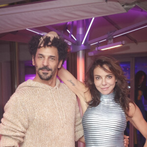 Exclusif - Tomer Sisley et sa femme Sandra Sisley - Personnalités à la 2ème soirée "Patins" au restaurant de l'Hôtel Kimpton, le Montecito à Paris le 23 novembre 2023. Jack Tribeca/Bestimage 