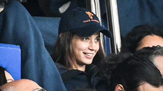 Vincent Perez : Sa fille Iman au match du PSG, la belle brune perturbée par le contenu de son téléphone