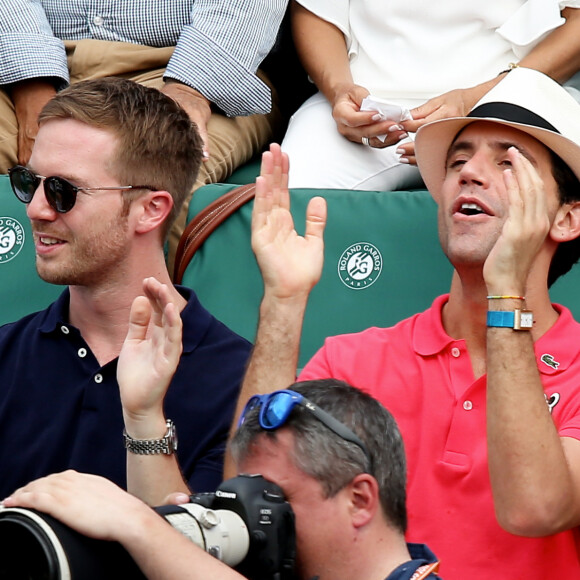 Son compagnon, Andy Dermanis, a le droit à un petit clin d'oeil dans le titre "Moi, Andy et Paris".
Le chanteur Mika et son compagnon Andy Dermanis dans les tribunes lors de la finale homme des Internationaux de Tennis de Roland-Garros à Paris le 11 juin 2017. © Dominique Jacovides-Cyril Moreau / Bestimage