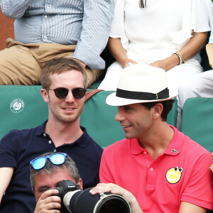 Le chanteur Mika et son compagnon Andy Dermanis dans les tribunes lors de la finale homme des Internationaux de Tennis de Roland-Garros à Paris le 11 juin 2017. © Dominique Jacovides-Cyril Moreau / Bestimage