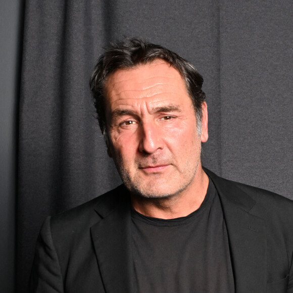 Celui-ci était inquiet de voir ses fils devenir acteurs.
Gilles Lellouche, qui a enfin recupéré son prix, gagné il y a deux ans, durant la cérémonie de clôture et remise des prix de la 5eme édition du Nice Festival CinéRoman au cinéma Pathé Gare du Sud à Nice, le 7 octobre 2023. © Bruno Bebert/Pool Nice/Bestimage