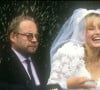 Très rapidement, place au mariage pour David et Estelle, qui avait ce jour-là une "magnifique robe de mariée en dentelle aux manches bouffantes". 
Mariage de David Hallyday et Estelle Lefébure, en Normandie, le 15 septembre 1989