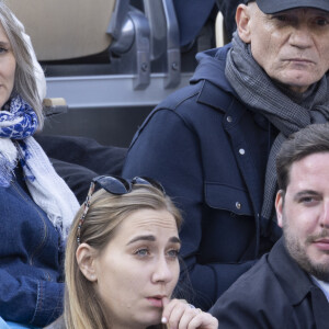 Gaëtan Roussel et sa femme Clarisse - People dans les tribunes lors des Internationaux de France de Tennis de Roland Garros 2022 à Paris le 29 mai 2022. © Cyril Moreau/Bestimage 