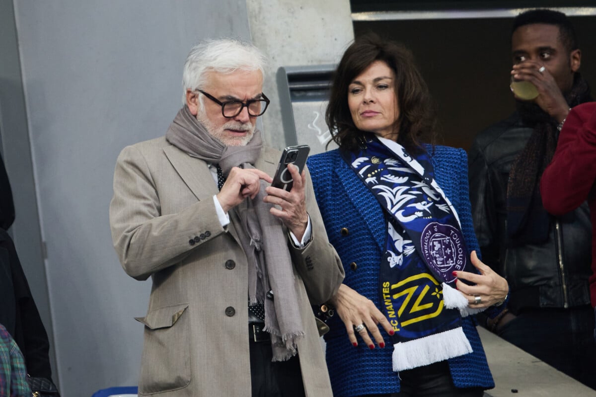 Photo Pascal Praud Et Sa Compagne Catherine Dans Les Tribunes Du Match De Football De La Coupe