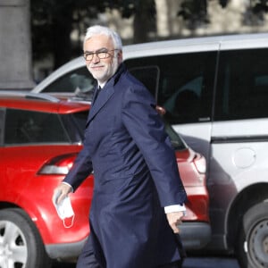 Pascal Praud - Obsèques d'Etienne Mougeotte en l'église Saint-François-Xavier à Paris. Le 13 octobre 2021 © Jacovides-Clovis / Bestimage