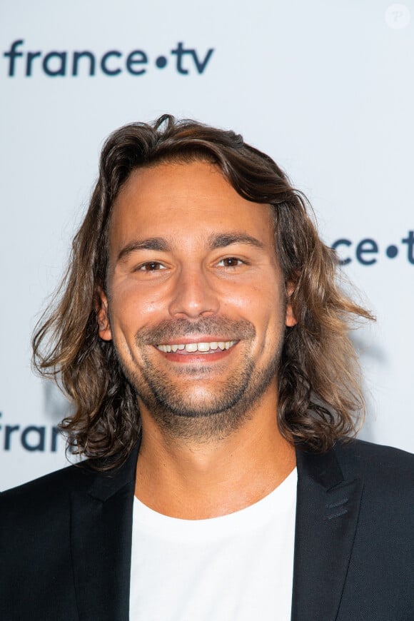 Bertrand Chameroy lors du photocall dans le cadre de la conférence de presse de France Télévisions au Pavillon Gabriel à Paris, France, le 24 août 2021. © Pierre Perusseau/Bestimage