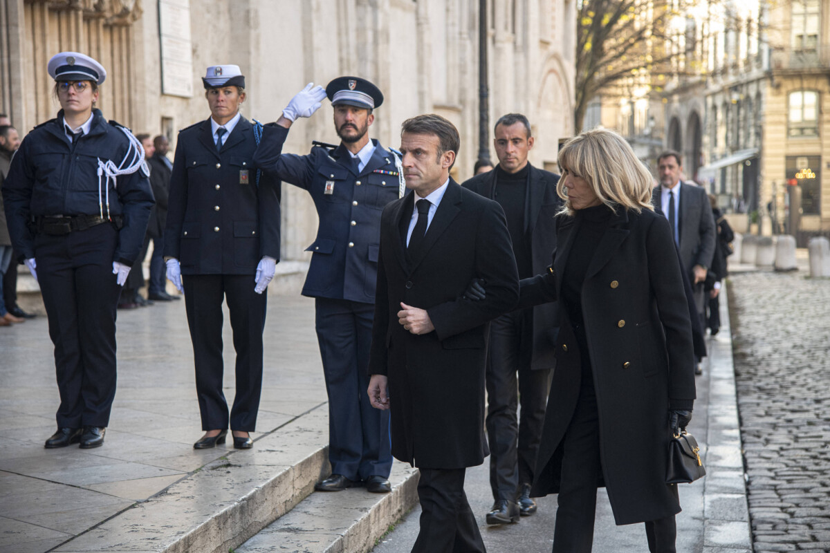 Photo Emmanuel Macron Et Sa Femme Brigitte Obsèques De Gérard Collomb En La Cathédrale Saint 