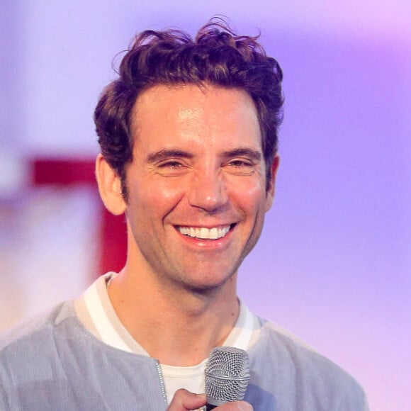 "C'est aussi une chanson d'amour. Je parle du triangle amoureux, entre Andy, Paris et moi. Et je dis que les trois ensemble, ce n'est pas possible..."
Mika lors de la journée nationale de la lutte contre le harcèlement à l'école au lycée Pierre-Gilles de Gennes - ENCPB à Paris, le 7 novembre 2023. © Jonathan Rebboah/Panoramic/Bestimage