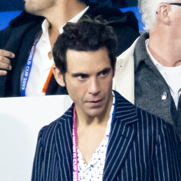 Il est de retour dans les bacs avec un album tout beau, tout neuf et tout en français.
Mika - Finale de la coupe du monde de rugby Afrique du Sud / Nouvelle Zélande (12 - 11) au stade de France à Saint-Denis.
