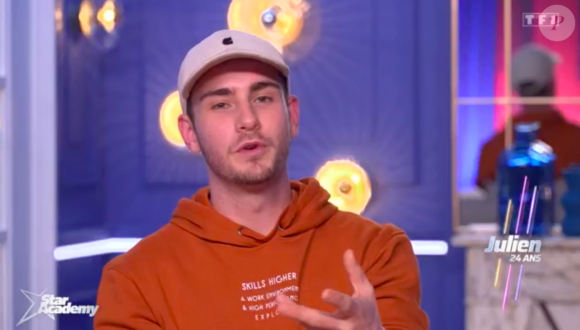 Et en ont conclu que Julien était toujours aigri de ne pas avoir eu la chanson contrairement à ce qu'il ne cesse de clamer
Julien critiqué par les internautes pour son comportement envers Pierre dans la "Star Academy"