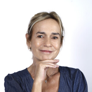 Exclusif - Portrait de Sandrine Bonnaire à Paris, le 2 octobre 2023. 2023. © Cédric Perrin/Bestimage 