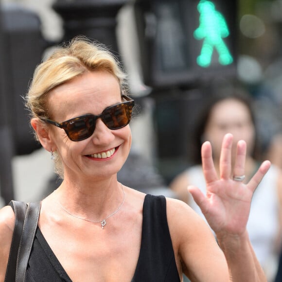 Expliquant qu'ils "comprenaient" sa douloureuse peine.
Sandrine Bonnaire - Mariage de Claude Lelouch à la mairie du 18ème à Paris. Le 17 juin 2023