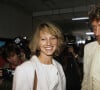 Leurs vacances en famille, ils les passaient loin de l'agitation de Cannes et de son festival
En France, à Cannes, Nathalie Baye et son compagnon Johnny Hallyday lors du Festival de Cannes en 1984