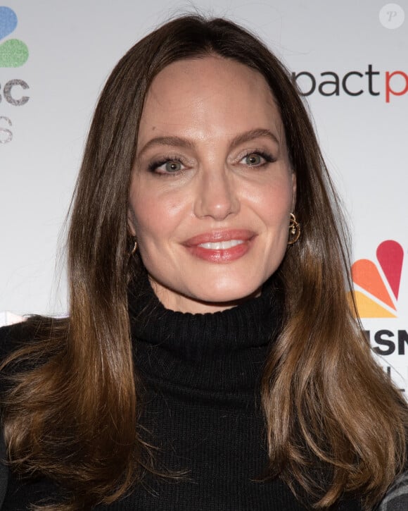 Angelina Jolie - Première du film "Paper And Glue: A JR Project" à Los Angeles le 18 novembre 2021.