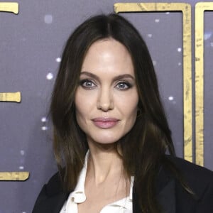 Solide et femme d'affaires engagée, Angelina Jolie a surmonté bien des épreuves
Angelina Jolie au photocall de la première du film Les Eternels (Eternals) au cinéma BFI Imax de Londres le 27 octobre 2021. © Future-Image via ZUMA Press / Bestimage